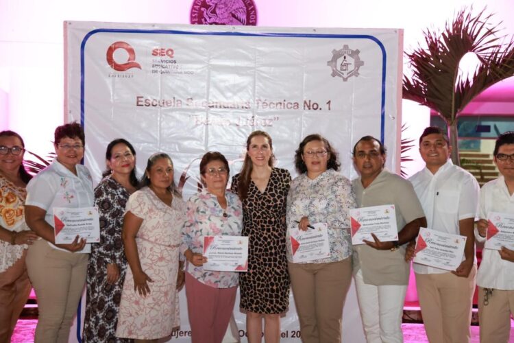 Atenea Gómez encabeza aniversario de la Escuela Secundaria Técnica “Presidente Juárez” en Isla Mujeres