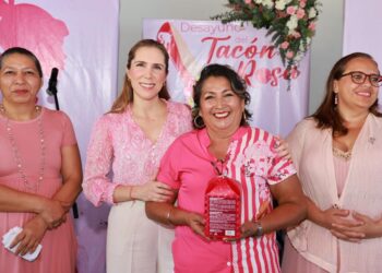 Atenea Gómez encabeza desayuno del Tacón Rosa en el marco del mes de la lucha contra el cáncer de mama