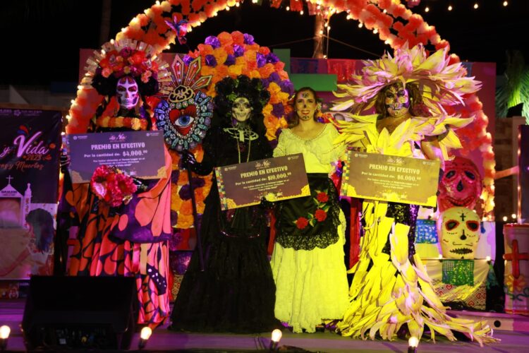 Atenea Gómez encabezó la Noche de Todos los Santos en Isla Mujeres