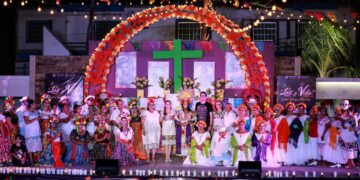 Atenea Gómez enciende el Gran Altar del Festival Luz y Vida, entre Vivos y Muertos en Isla Mujeres