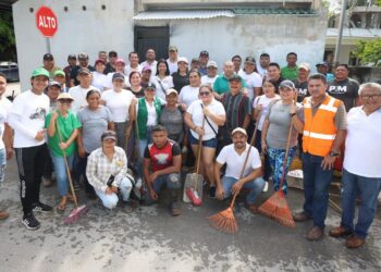 Embellece “Limpiamos tu colonia” la calle Almendros en Puerto Morelos