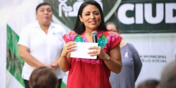 Blanca Merari lleva programa “Acercamiento Ciudadano” a Central Vallarta