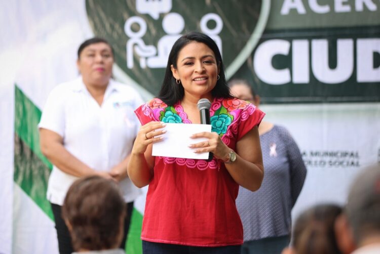Blanca Merari lleva programa “Acercamiento Ciudadano” a Central Vallarta