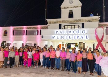 Luego de encendido rosa, inician acciones preventivas contra el cáncer de mama