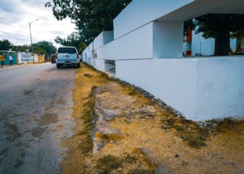 Construirá gobierno de Lili Campos banquetas de Hospital General