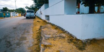 Construirá gobierno de Lili Campos banquetas de Hospital General