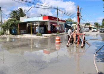 Emprende Puerto Morelos desazolve y perforación de pozos pluviales