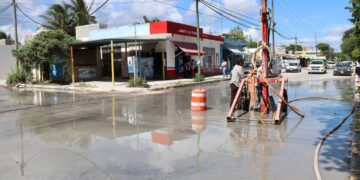 Emprende Puerto Morelos desazolve y perforación de pozos pluviales