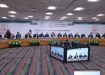 Empresarios y diputados se enfrentan por la reducción de la jornada laboral