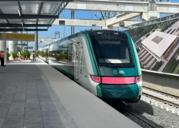 Aún faltan algunos tramos por soldar del Tren Maya: AMLO