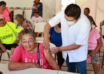 Impulsa Atenea Gómez brigada de salud “Hoy Tocó a los Abuelitos” en Isla Mujeres