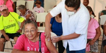 Impulsa Atenea Gómez brigada de salud “Hoy Tocó a los Abuelitos” en Isla Mujeres
