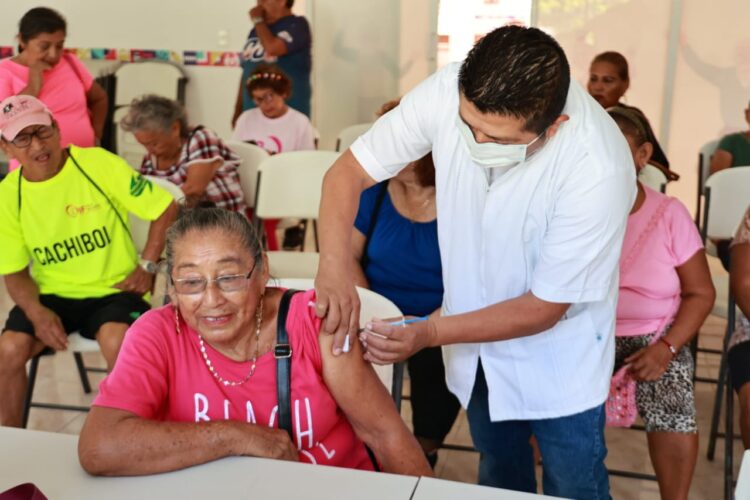 Impulsa Atenea Gómez brigada de salud “Hoy Tocó a los Abuelitos” en Isla Mujeres