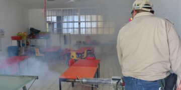 Impulsan en Puerto Morelos Certificación de Escuelas como Edificios Saludables Libres de Criaderos de Larvas