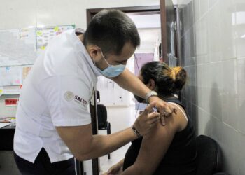 Invitan a ciudadanos de Puerto Morelos a vacunarse contra la influenza