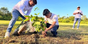 Jóvenes reforestan el Cecyte, Leona Vicario