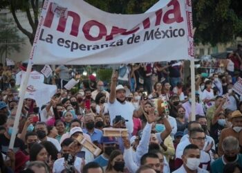 Publica Morena convocatorias para aspirantes a diputados y senadores