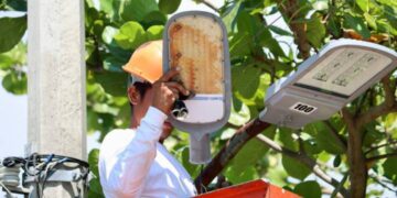 Renovación de más de 600 luminarias en Puerto Morelos, casi al 100 por ciento