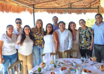 Reconoce Lili Campos labor de médicos