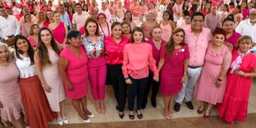 Se unen mujeres al Desayuno Rosa en beneficio de familias solidarenses