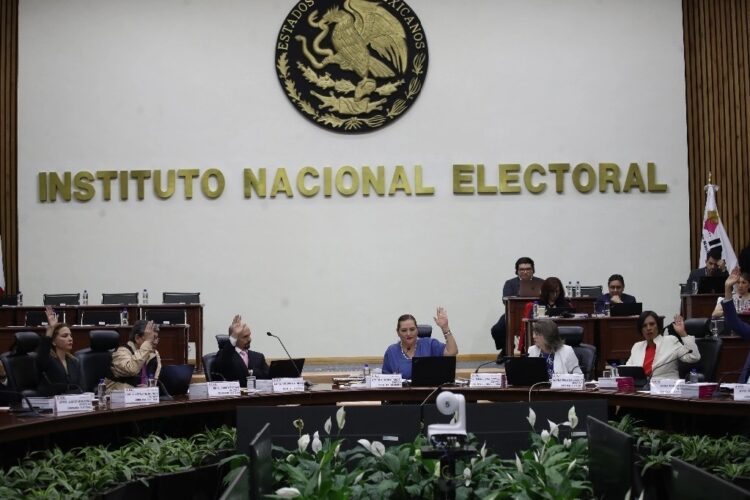 Suspende INE a director de lo contencioso por modificar frases de AMLO