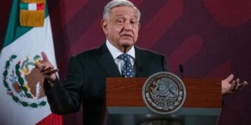 Recomienda AMLO a ministra Piña explicar por qué gana 700 mil pesos mensuales