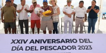 Rinde Atenea Gómez homenaje a pescadores en 24 Aniversario del Día del Pescador