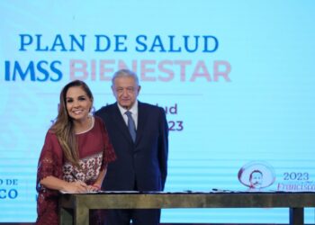 Firma Mara Lezama Acuerdo Nacional de la Federalización de los Servicios de Salud para Quintana Roo