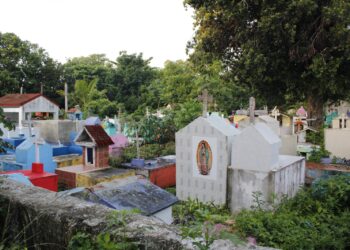 Con motivo del Día de Muertos, darán mantenimiento a los tres cementerios de Puerto Morelos