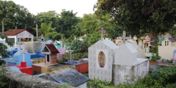 Con motivo del Día de Muertos, darán mantenimiento a los tres cementerios de Puerto Morelos