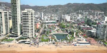 AMLO adelanta que próxima semana regresará a Acapulco para supervisar plan de reconstrucción