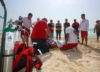 Ana Paty Peralta pone a Cancún a la vanguardia en rescate en playas