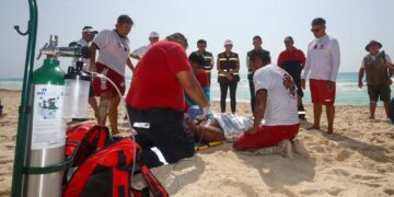 Ana Paty Peralta pone a Cancún a la vanguardia en rescate en playas