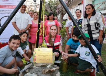 Atenea Gómez colocó la primera piedra de la rehabilitación del parque Las Fragatas