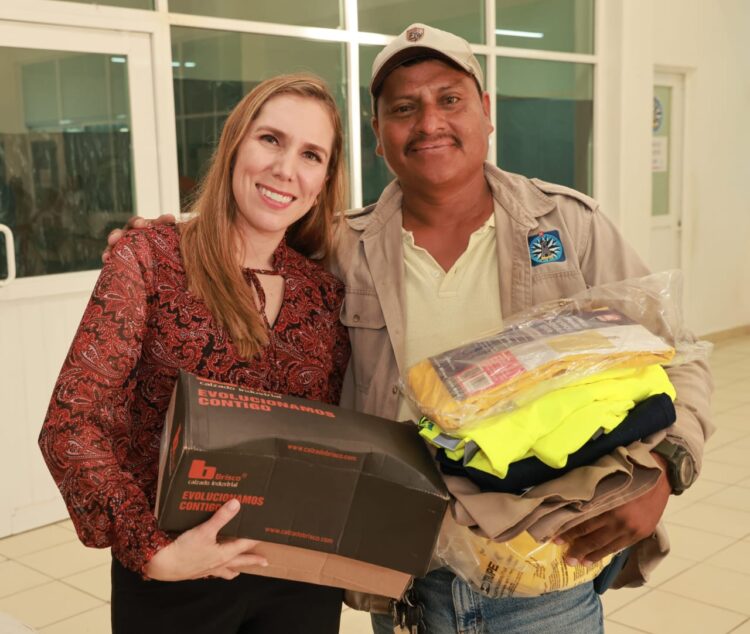 Atenea Gómez dignifica la labor de Servicios Públicos con la entrega de uniformes