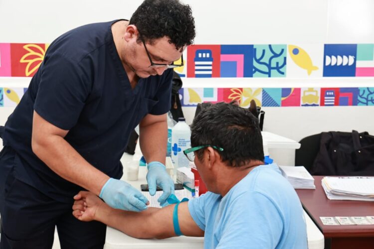 Atenea Gómez inicia campaña de detección de cáncer de próstata en Isla Mujeres