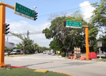 Avanza modernización de semáforos y cruces seguros en Cancún