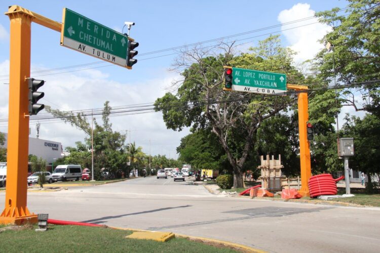 Avanza modernización de semáforos y cruces seguros en Cancún