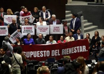 Celebra AMLO aprobación en general del PEF 2024