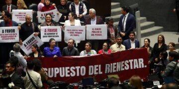 Celebra AMLO aprobación en general del PEF 2024