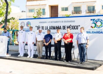 Celebran en Playa del Carmen el Día de la Armada de México