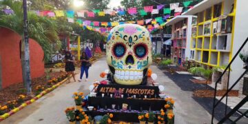Comienza tradición de Día de Muertos en panteón municipal de Playa del Carmen