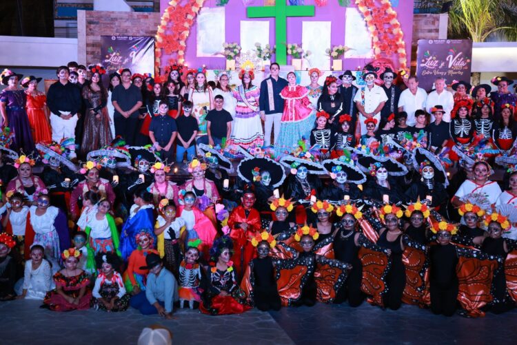 Con la "Noche de las Ánimas" concluye el Festival "Luz y Vida, entre Vivos y Muertos 2023" en Isla Mujeres