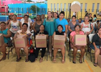 Con la entrega de 2 mil despensas, Atenea Gómez impulsa programa “Isleña de Corazón”