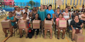 Con la entrega de 2 mil despensas, Atenea Gómez impulsa programa “Isleña de Corazón”