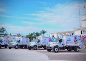 Entrega Lili Campos 10 nuevas unidades de recolección de basura para mejorar el servicio en Playa del Carmen