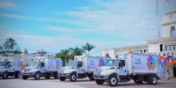 Entrega Lili Campos 10 nuevas unidades de recolección de basura para mejorar el servicio en Playa del Carmen