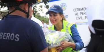 Entrega Lili Campos nuevos uniformes y equipo a elementos de Protección Civil en Solidaridad
