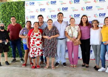 Entrega gobierno de Lili Campos prótesis dentales a pacientes de la tercera edad