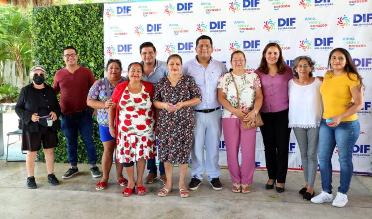 Entrega gobierno de Lili Campos prótesis dentales a pacientes de la tercera edad